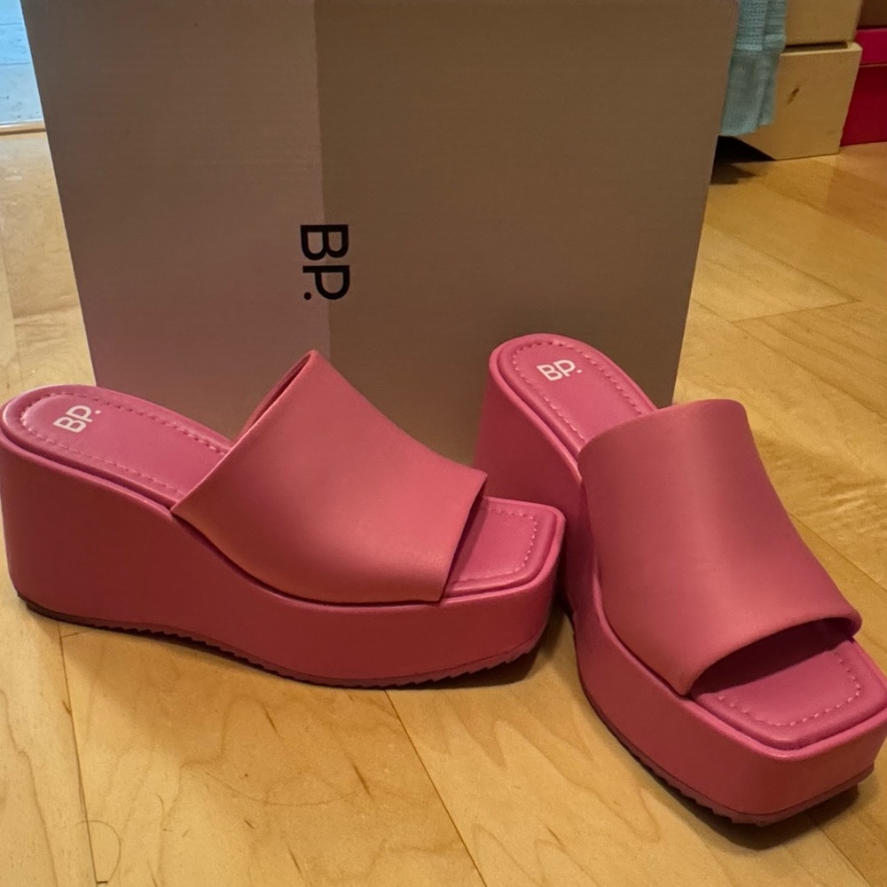 Pink wedge
